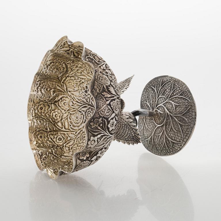 Jalallinen makeismalja, hopeaa, todenn. 1900-luvun puoliväli.