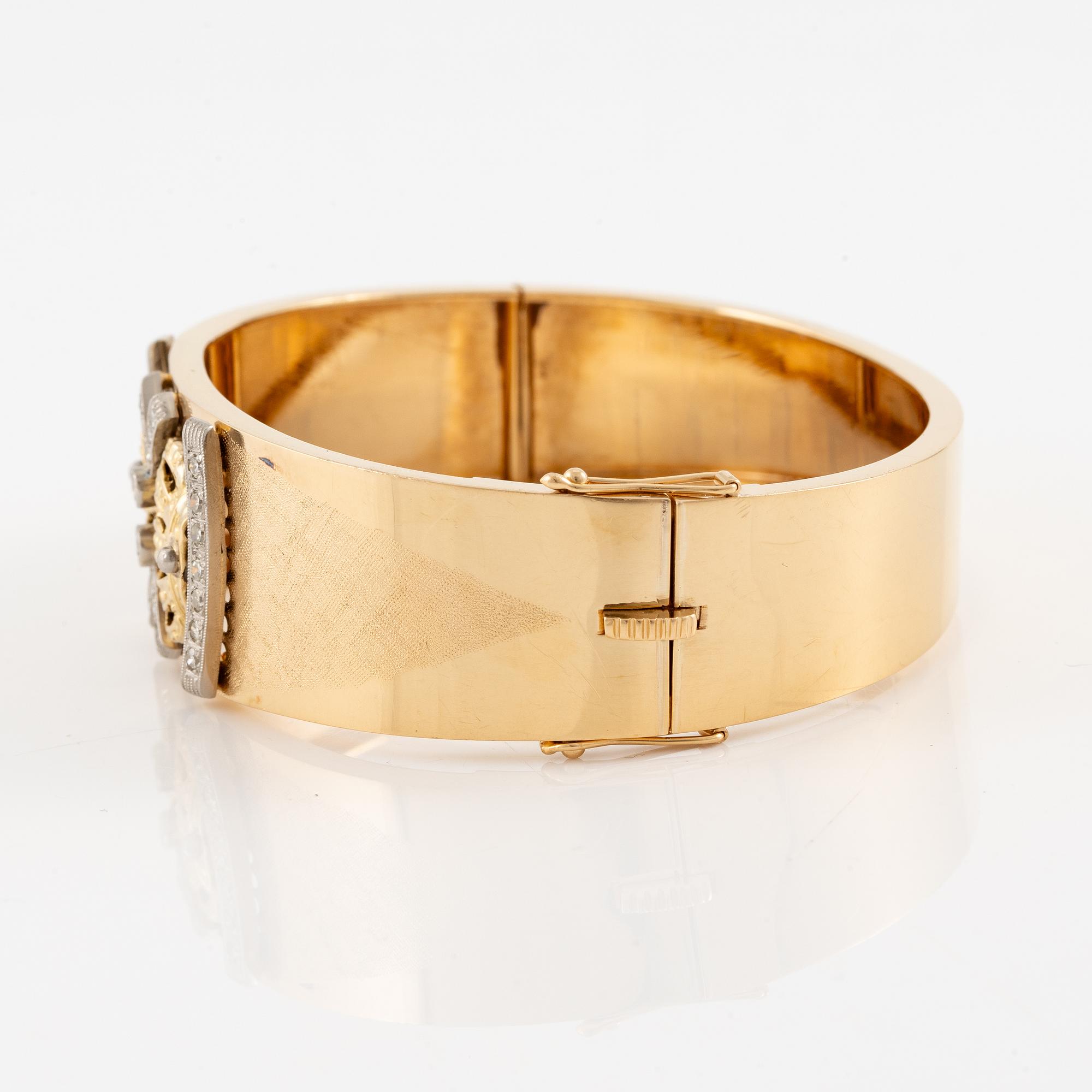 Bracelet 18K gold with round brilliant and eight-cut diamonds.