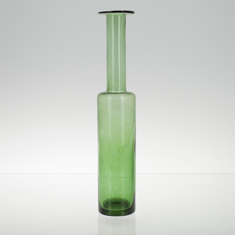 FLASKA, glas, signerad Nanny Still Riihimäen Lasi. Modellen formgiven 1959.