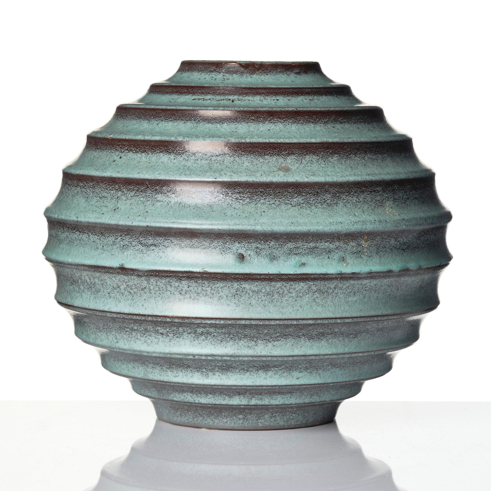 Ewald Dahlskog, a spherical faience vase, model D9/3, Bo Fajans, Gävle, 1930s.