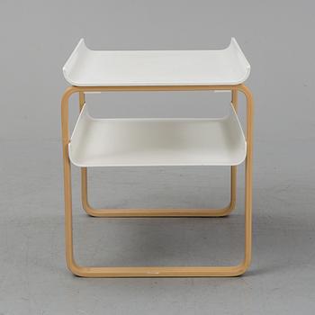 A ALVAR AALTO MODEL 915 SIDE TABLE.