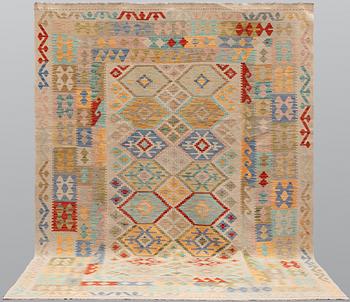 A Kilim rug, approx. 289 x 204 cm.