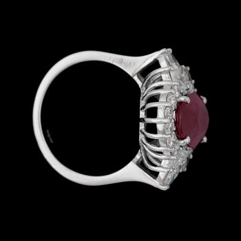 RING, med rubin 4.02 ct, samt diamanter tot ca 1.38 ct.