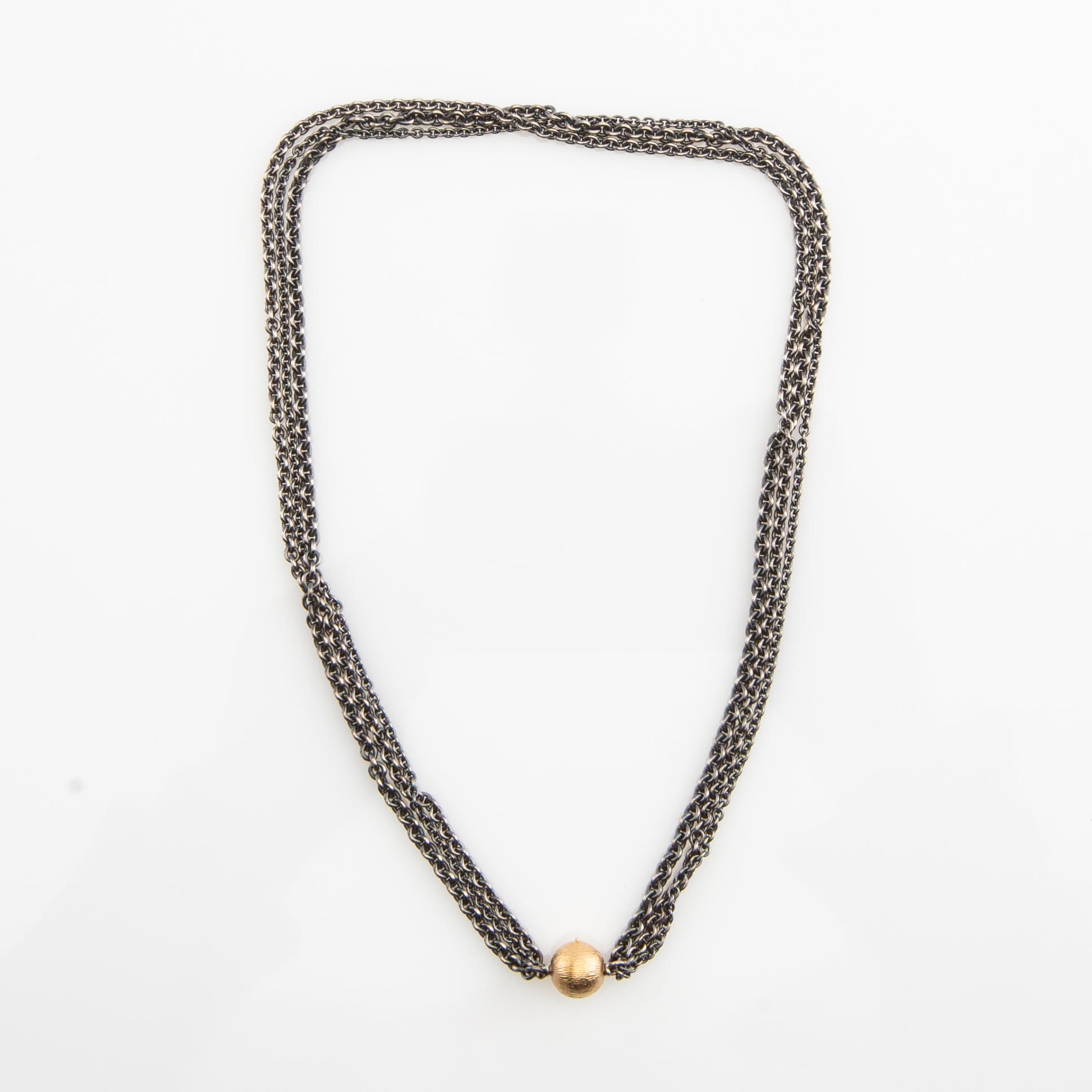 Ole Lynggaard, lås 18K guld med kedja i oxiderad silver.