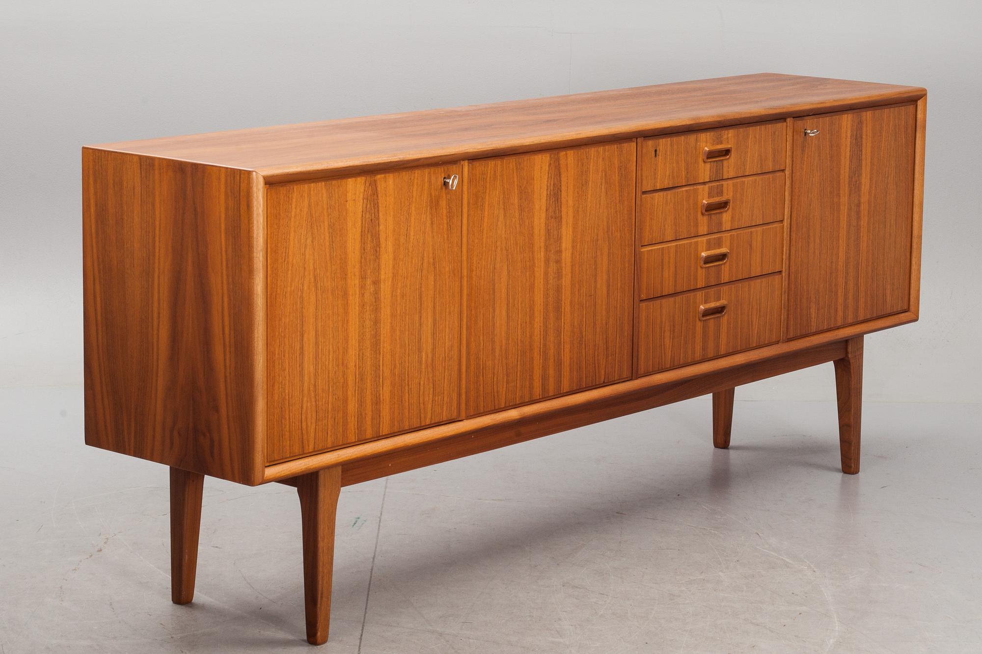 SIDEBOARD, AB Linde Nilsson Lammhult. 1960-tal. Två nycklar.