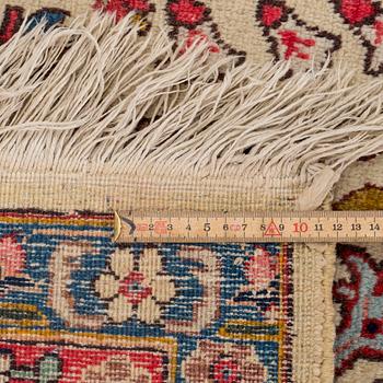 A semiantique Tabriz carpet ca 324 x 207 cm.