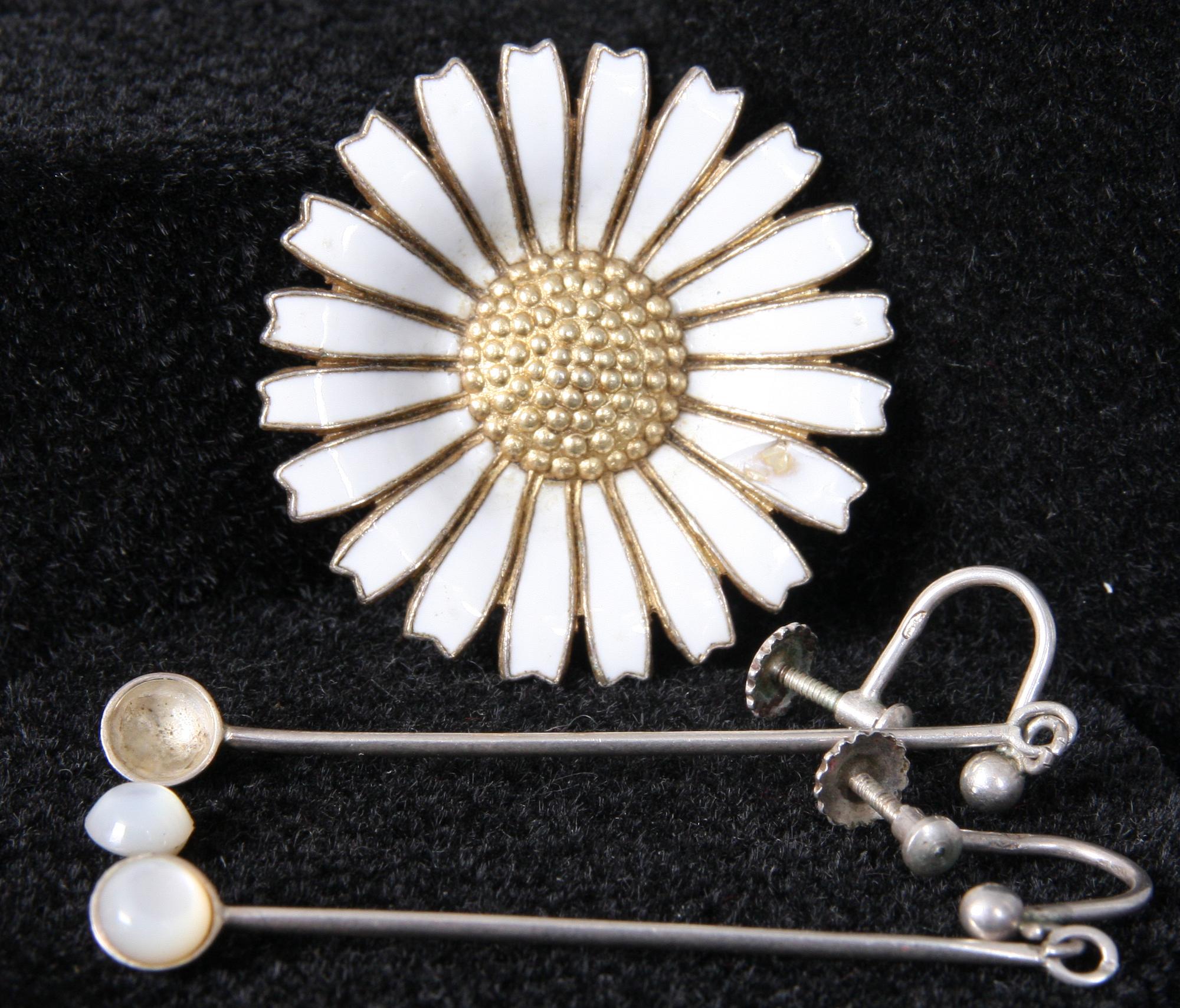 BROSCH, "Daisy", George Jensen samt ÖRHÄNGEN, silver.