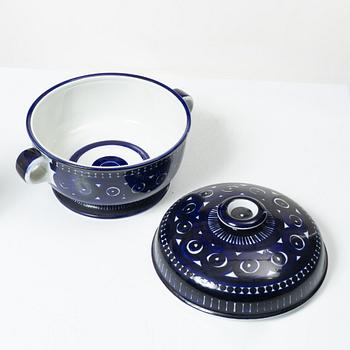 Ulla Procopé, 15 pieces of a 'Valencia' porcelain dining service, Arabia, Finland.