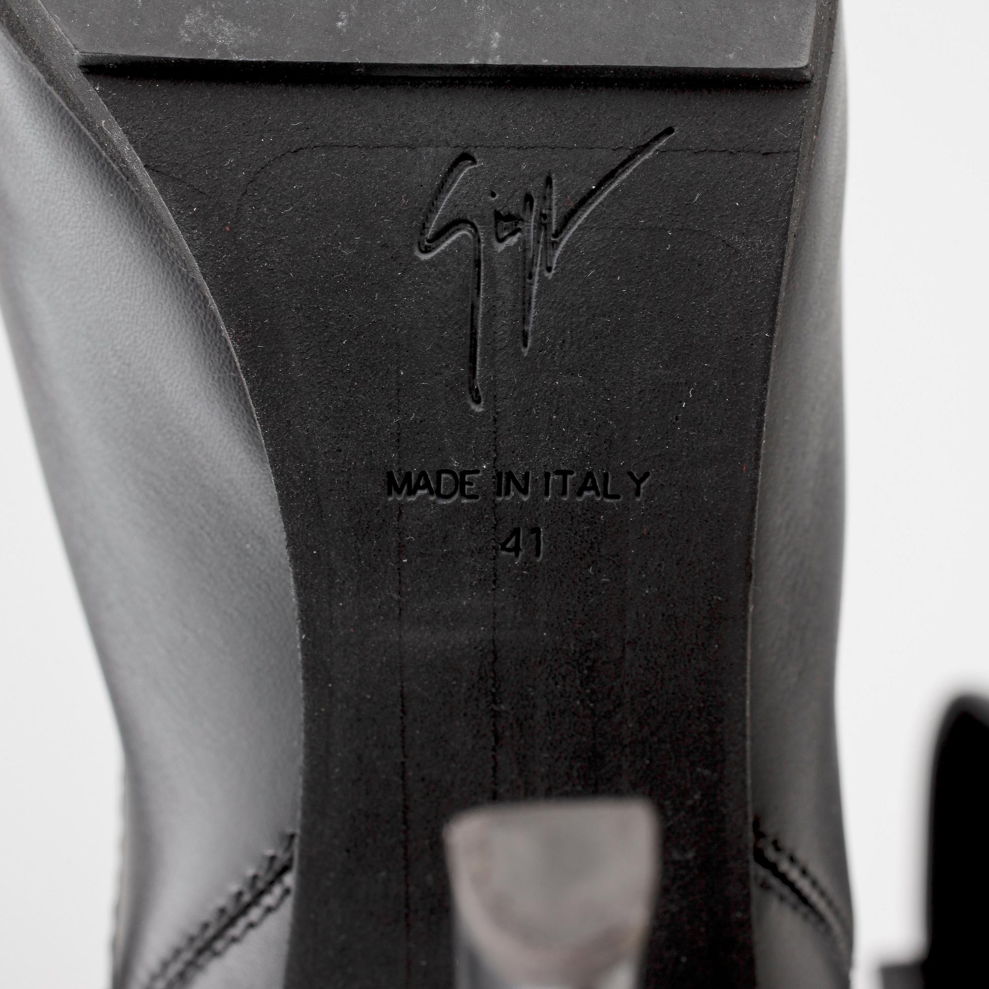 GIUSEPPE ZANOTTI, ett par stövlar. Storlek 41.