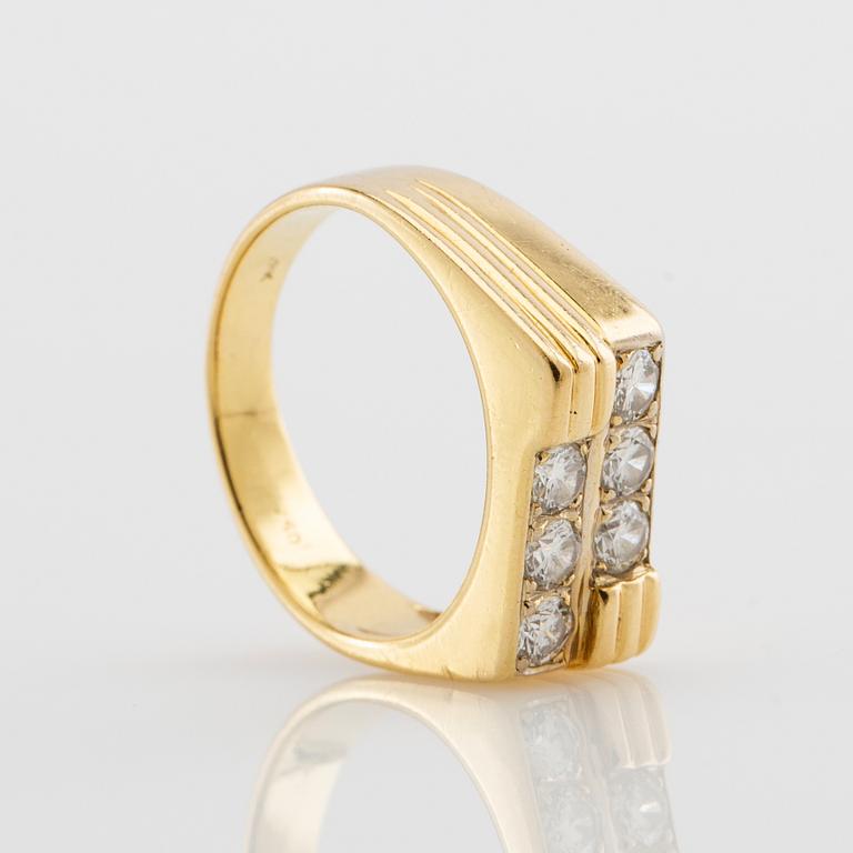 Ring, 18k gold with brilliant-cut diamonds, known as a "claw ring".