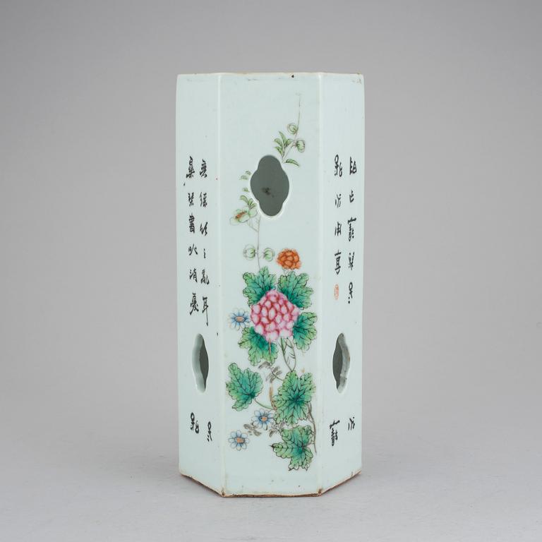 PERUKSTOCK, porslin, Kina, 1900-tal,