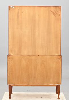 SKÅP. "Krus" Yngve Ekström, märkt Westbergs Möbler AB i Tranås, 1950-tal.