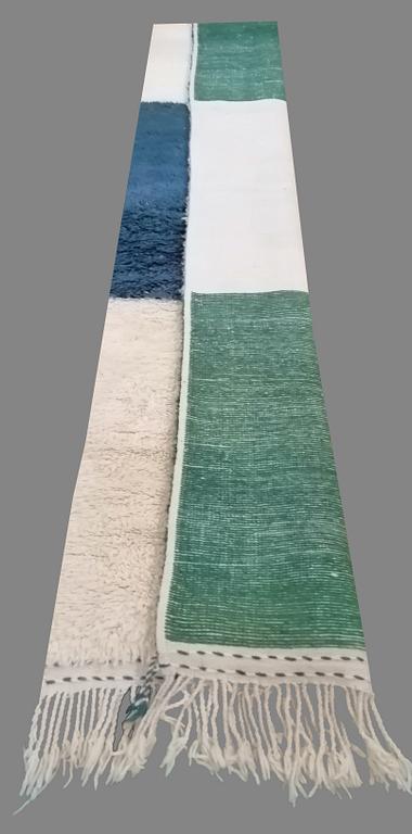 Gallerimatta, Marocko, ca 270 x 76 cm.