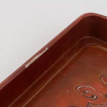 A Japanese lacquered tray, 20th century.