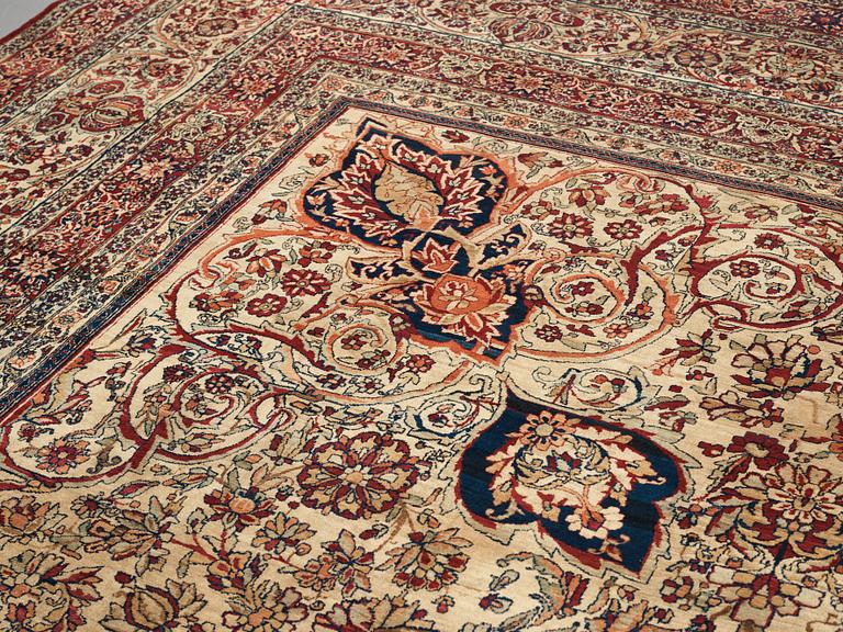 A carpet, an antique Kerman Laver, ca 677-688,5 x 510,5-526 cm.