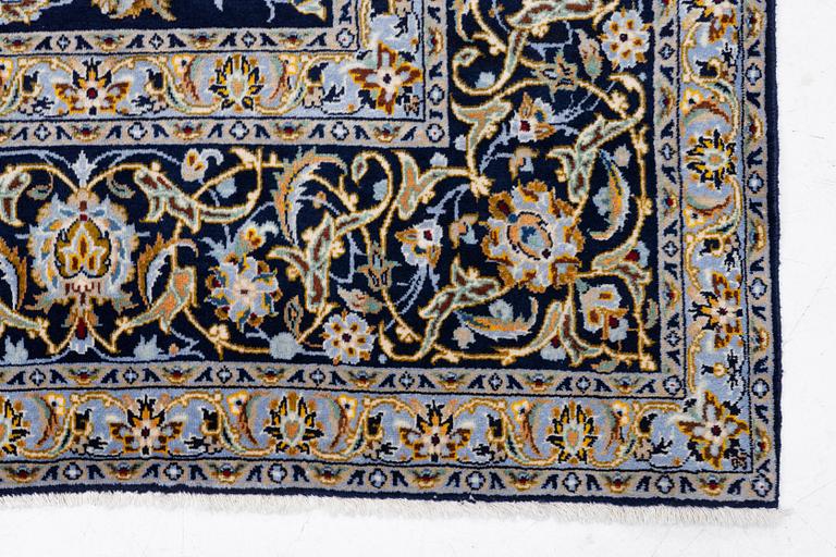 Matta, Keshan, ca 385 x 270 cm.