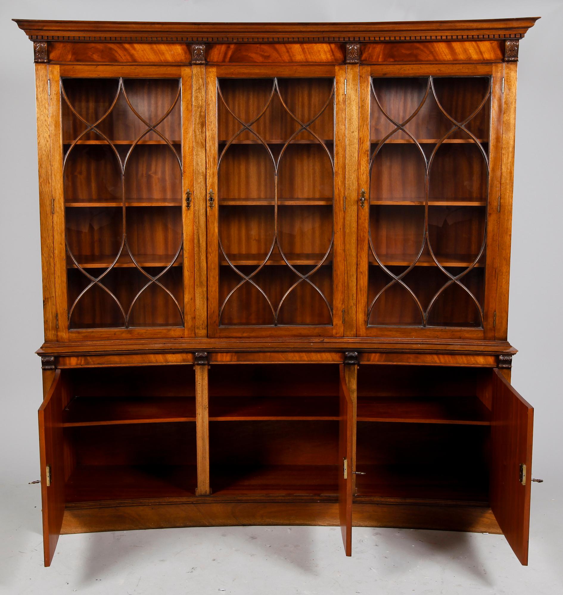 VITRINSKÅP, England, 1900-tal.