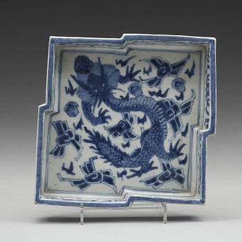 684. A blue and white tray, Ming dynasty (1368-1644).