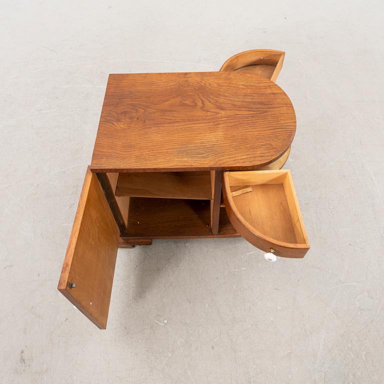 A 1930/40s oak side table.