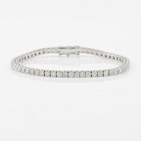 Tennis bracelet 18K white gold with round brilliant-cut diamonds.