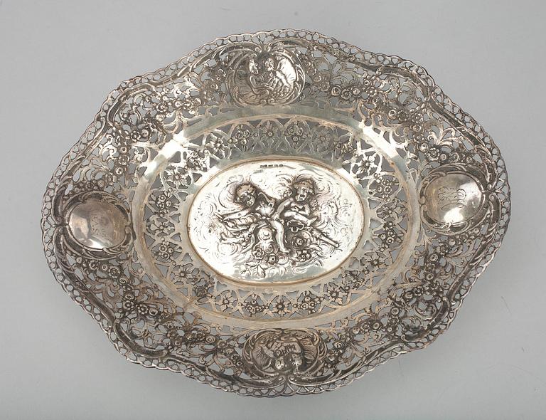 FRUKTSKÅL, 813 silver, A. Sirtamo Helsingfors 1970. Vikt 404 g.