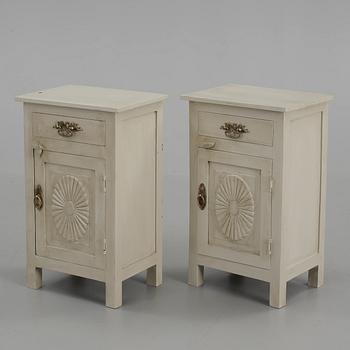 SÄNGBORD, ett par, gustaviansk stil, 1900-tal.