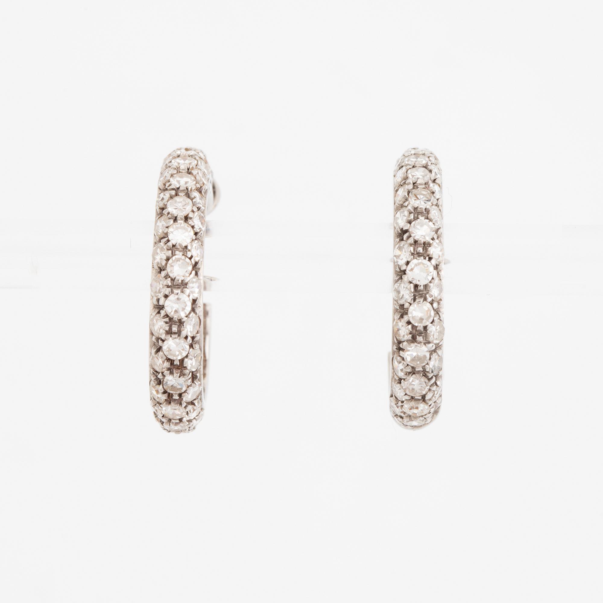 Ett par örhängen 18K vitguld med åttkantslipade diamanter.