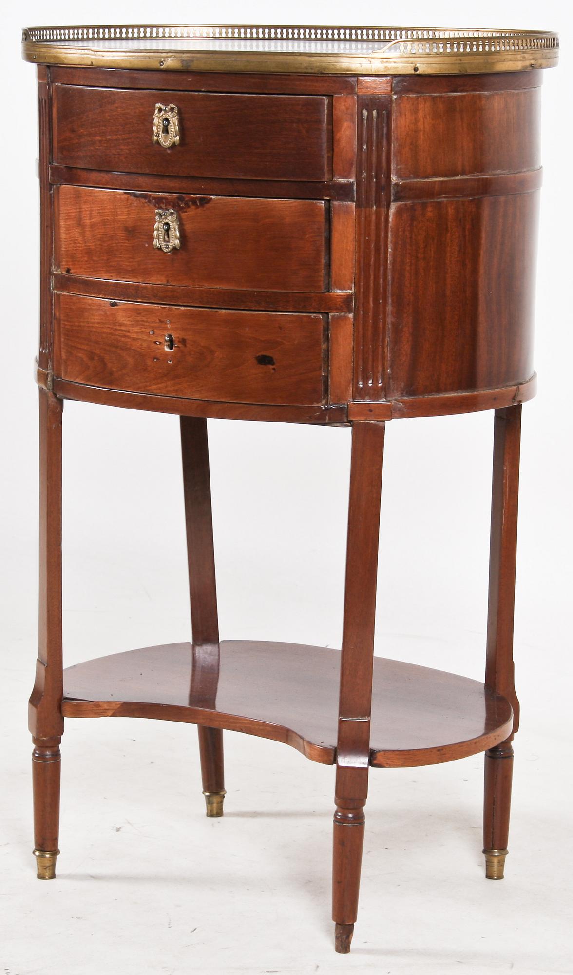 BYRÅ, Louis XVI-stil. 1900-tal.