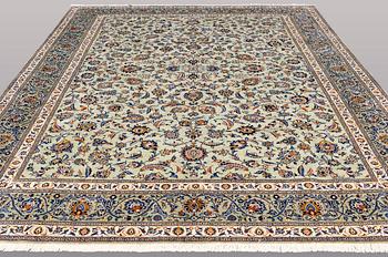 A carpet, Kashan, ca 414 x 310 cm.