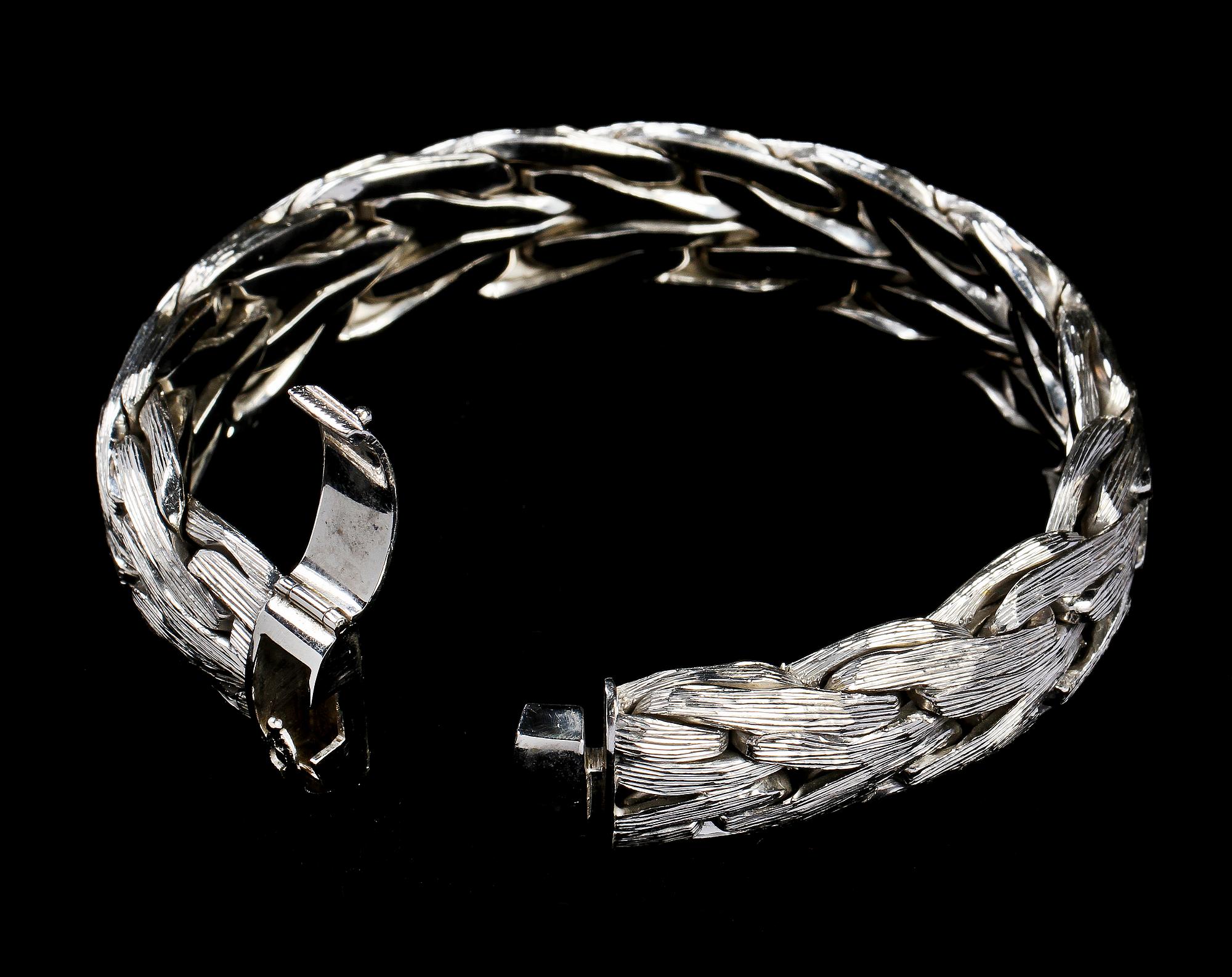 ARMBAND, 18k vitguld, sign EM. Vikt 169 g.