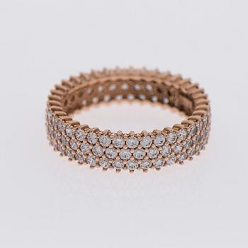 ALLIANSRING, 14K guld med kubiska zirkoner. Vikt 4,65 g.