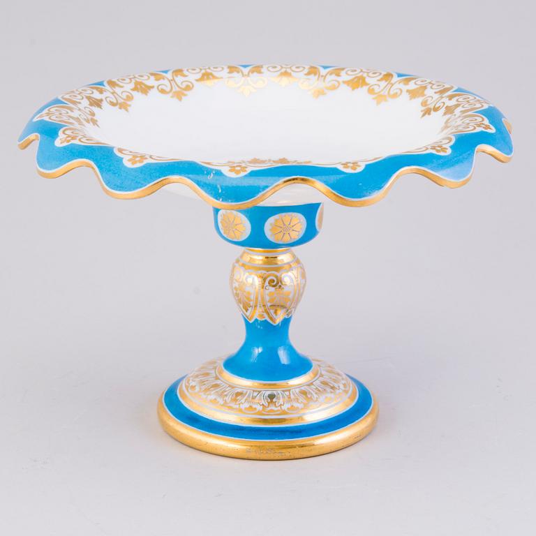 TAZZA, painted and gilt opal glass, Russian middle of the 19th century.