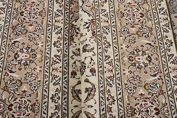A carpet, Kashan, ca 341 x 240 cm.