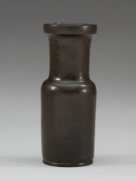 A bronze vase, Ming dynasty.