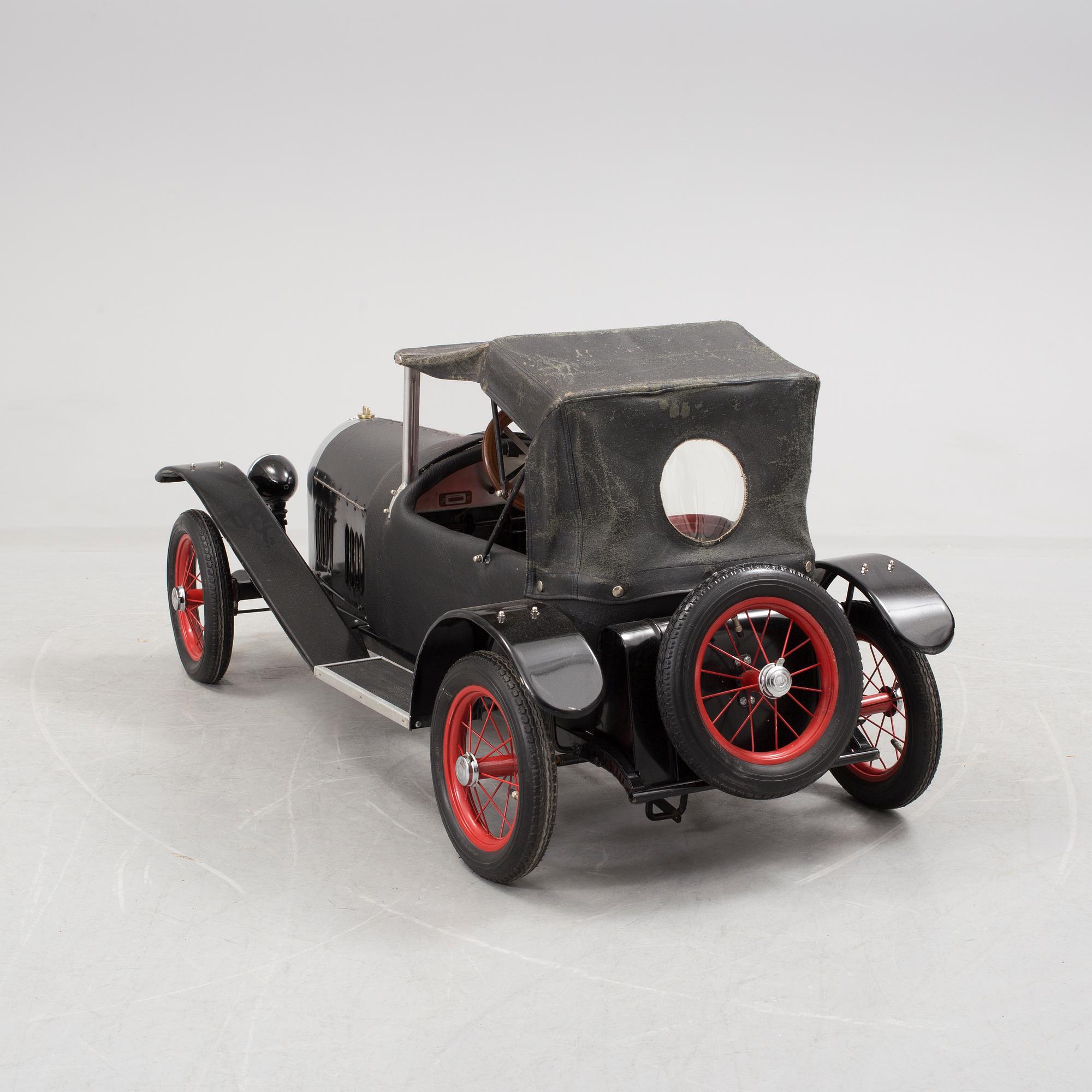 A "Bentley" pedal car by Motorima in Rydaholm, modern manufacture.