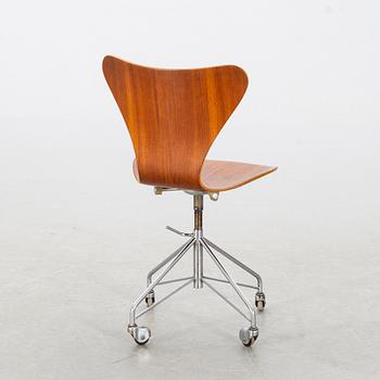 ARNE JACOBSEN, kontorsstol, "Sjuan", Fritz Hansen, Danmark, 1960-tal.