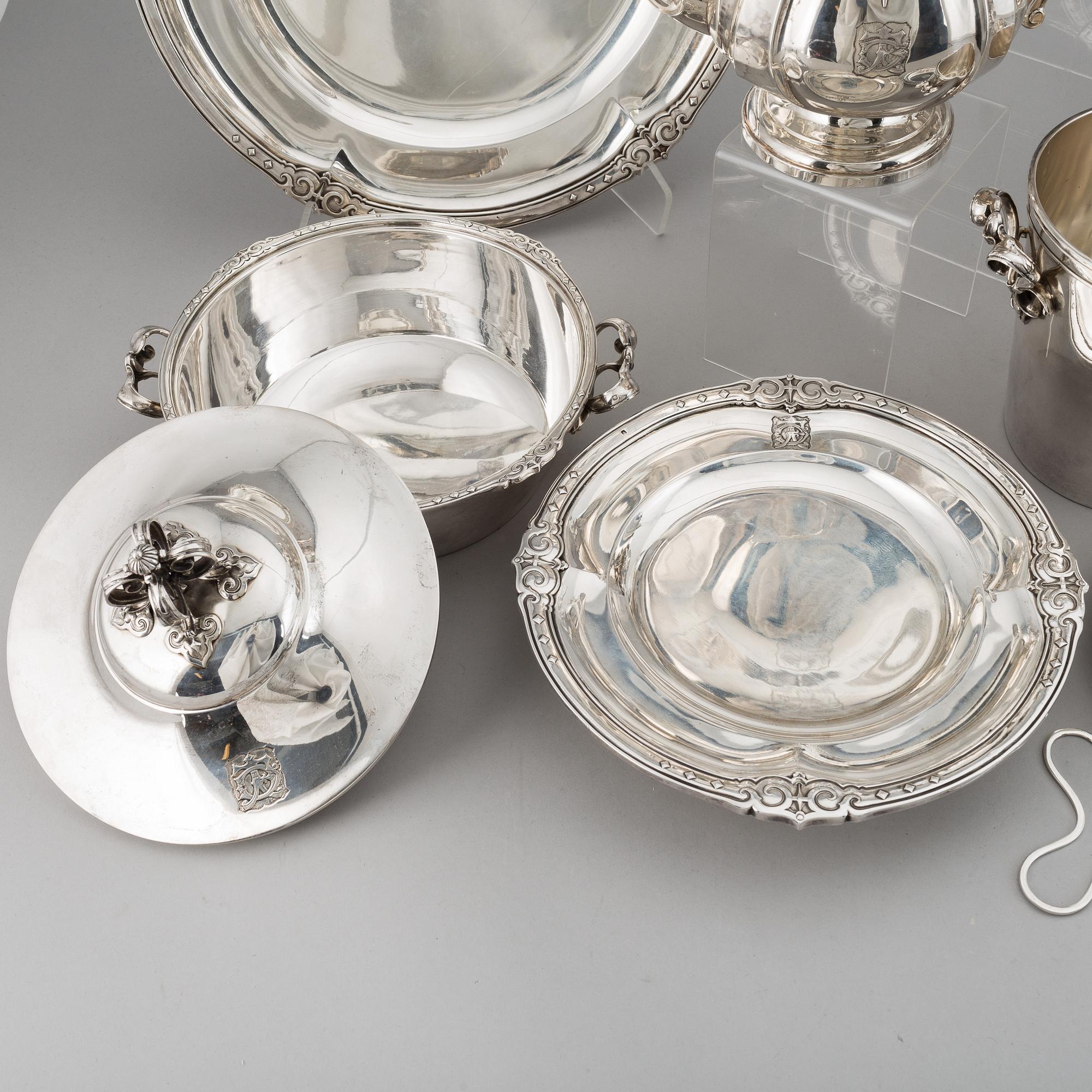 A French 20th century silver 950/1000 service, marked EC, Paris.
