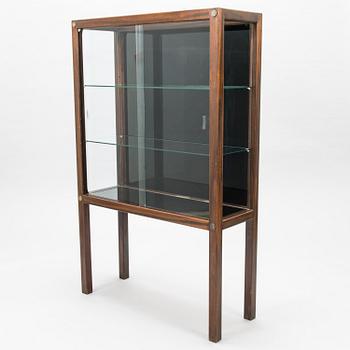 CARL GUSTAF HIORT AF ORNÄS, A 1950s display cabinet, 'Näyttely-vitriini' for Huonekalu Mikko Nupponen Oy, Finland.