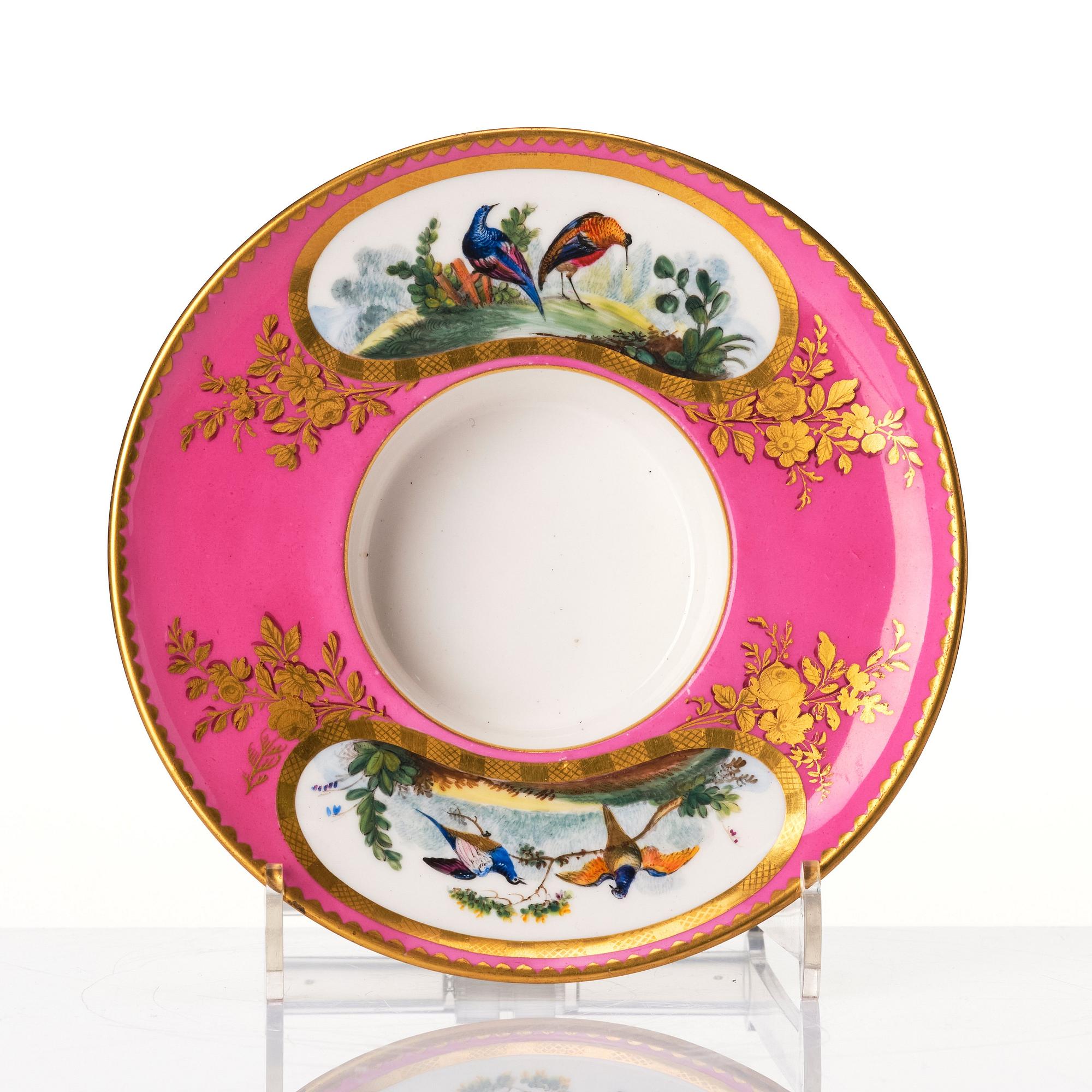 Trembleuse med kopp och lock, mjukt porslin. Frankrike, "Sèvres", 1800-tal.