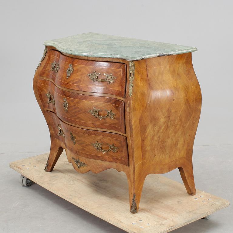 BYRÅ, rokokostil, 1900-talets första hälft.