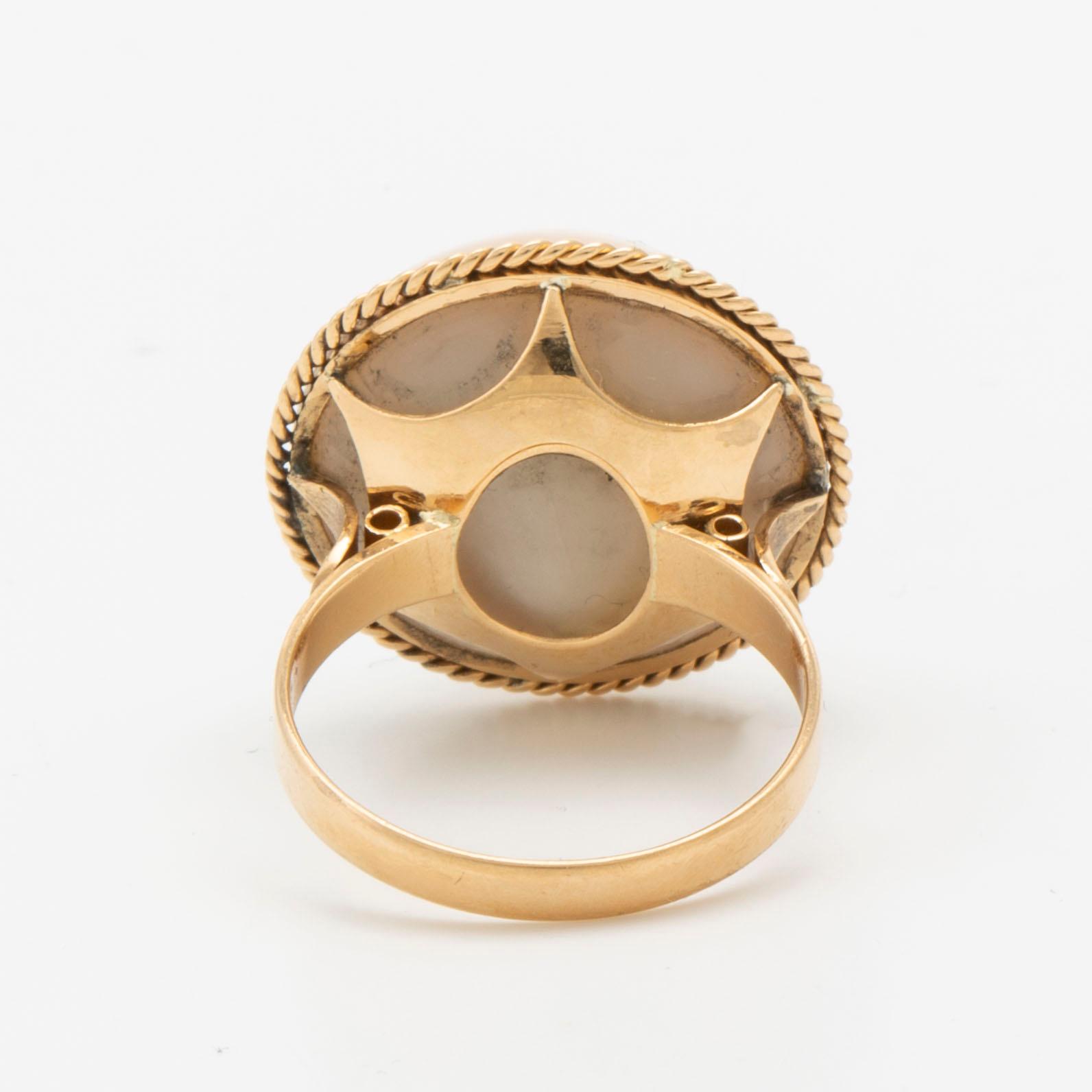 Ring and earrings 18K gold with mabé pearls approx 20 mm, ring size approx 52.