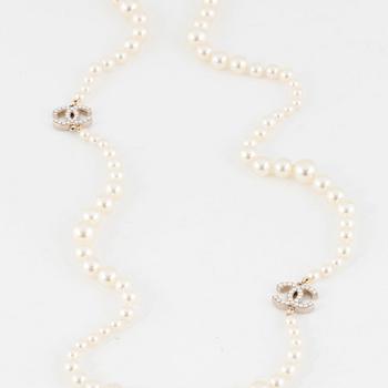 CHANEL, a decorative pearl necklace.