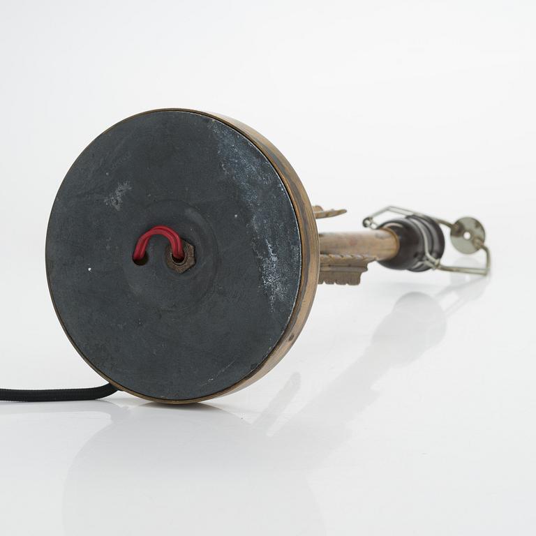 Lisa Johansson-Pape, Bordslampa, modell 2053 Orno 1940-talets slut.