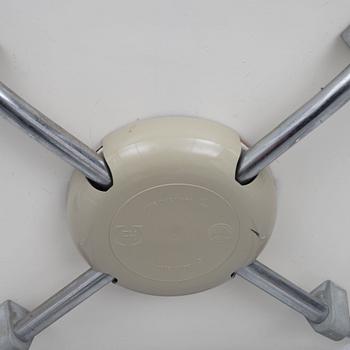 Arne Jacobsen, stolar, ett par, "Sjuan", Fritz Hansen, Danmark 1976.