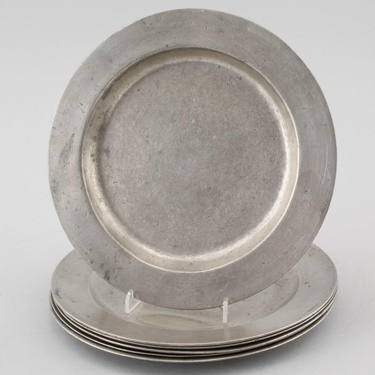 TALLRIKAR, 6 st, tenn, London och Örebro, 1700- och 1800-tal.