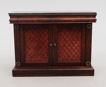 SIDEBOARD, England, 1800-talets andra hälft.