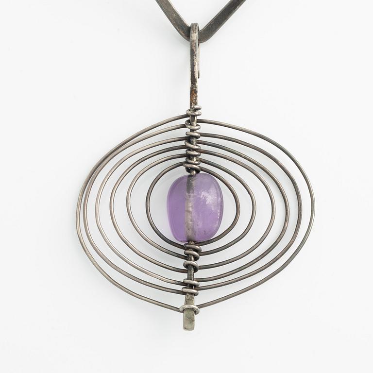 Necklace with pendant, silver with amethyst.
