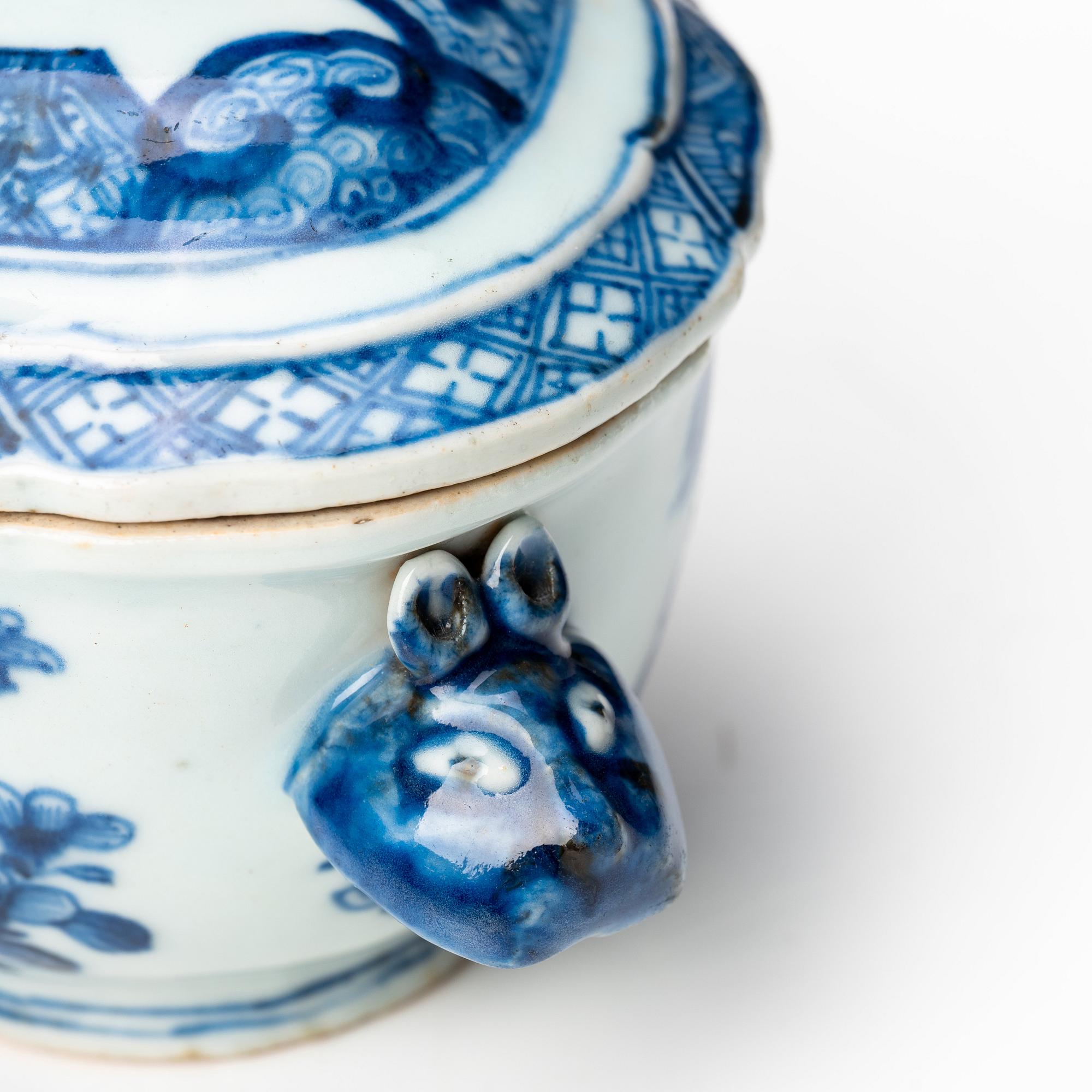 A blue and white tureen with cover, Qing dynasty, Qianlong (1736-95).