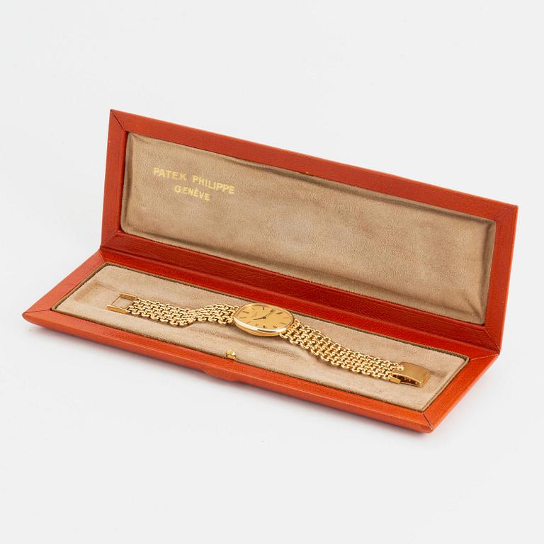 Patek Philippe, Golden Ellipse, wristwatch, 27 x 32 mm.