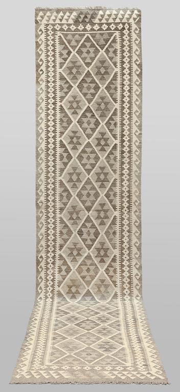 A Kilim runner carpet, c. 397 x 86 cm.